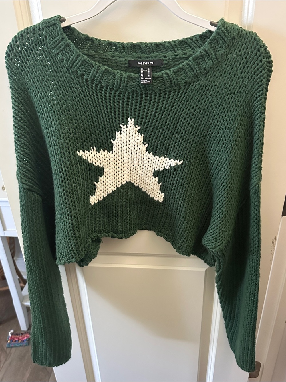 Forever 21 Dark Green Cropped Knit Sweater with White Star Med